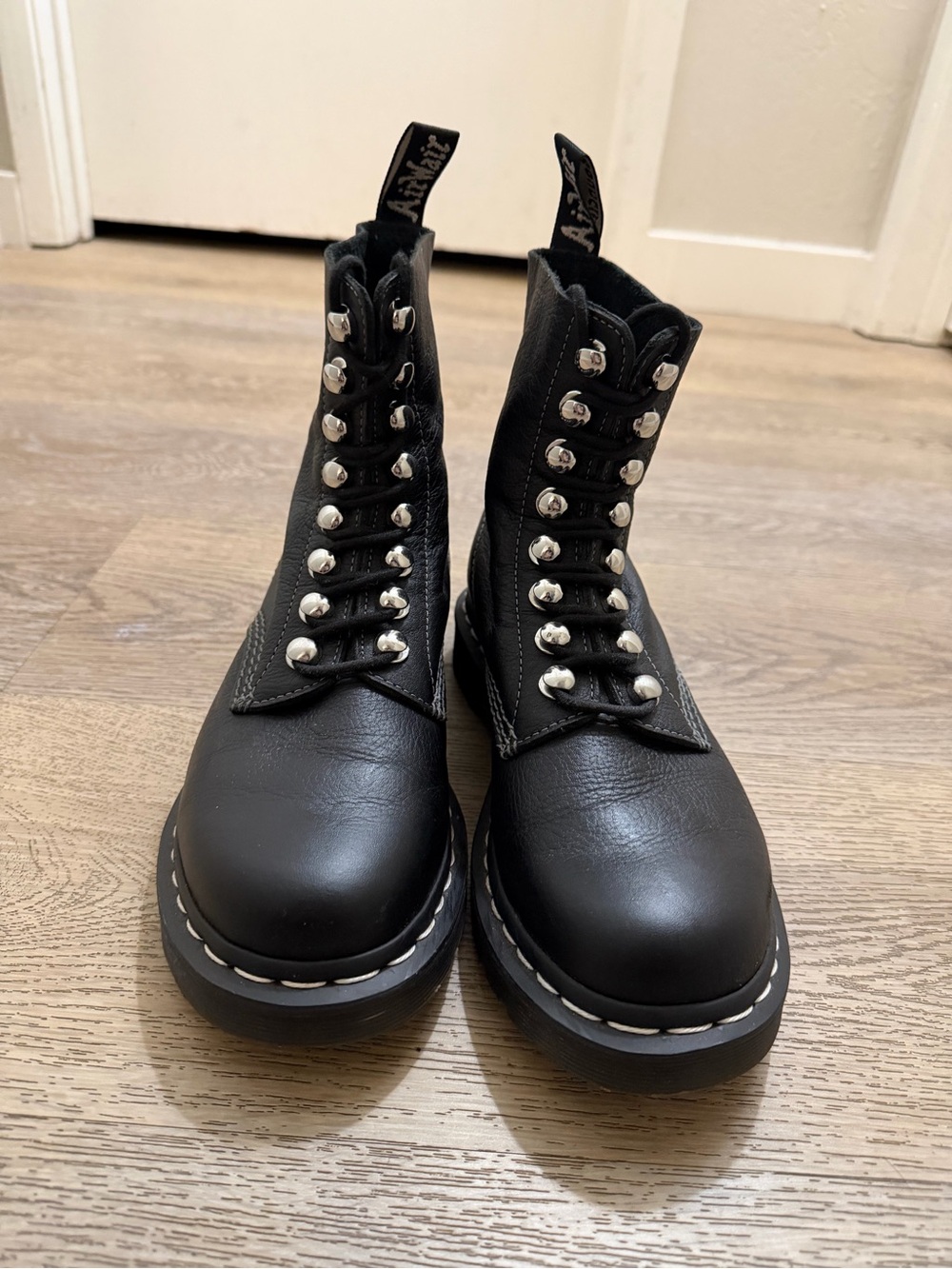 Dr. Martens Black Lace-Up